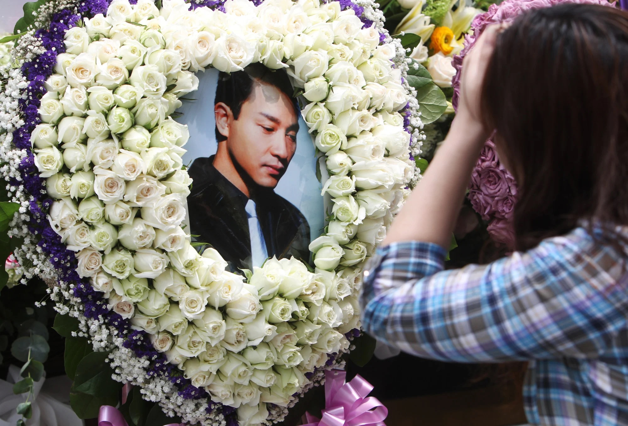 Trương Quốc Vinh 20 năm ngày mất - Ngôi sao phá vỡ các chuẩn mực giới tính