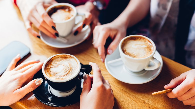 Uống cà phê quá mức có thể gây ung thư: Chuyên gia tiết lộ một kiểu uống vô cùng kỳ hại dạ dày, nhưng dân văn phòng cực mê 