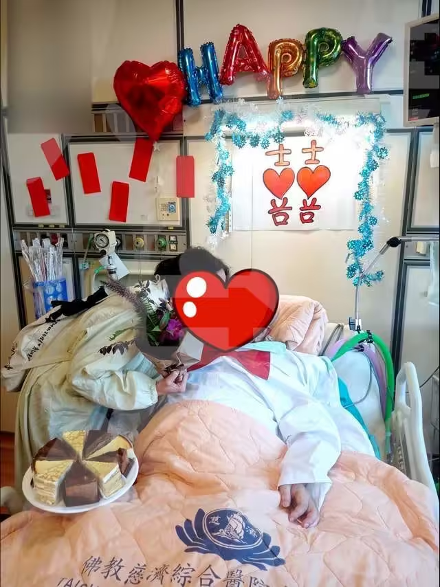Những ngày cuối đời của Lý Khôn Thành: Được bạn đời kém 39 tuổi chăm sóc, cưới gấp tại bệnh viện trước lúc 'chia xa' - Ảnh 4.