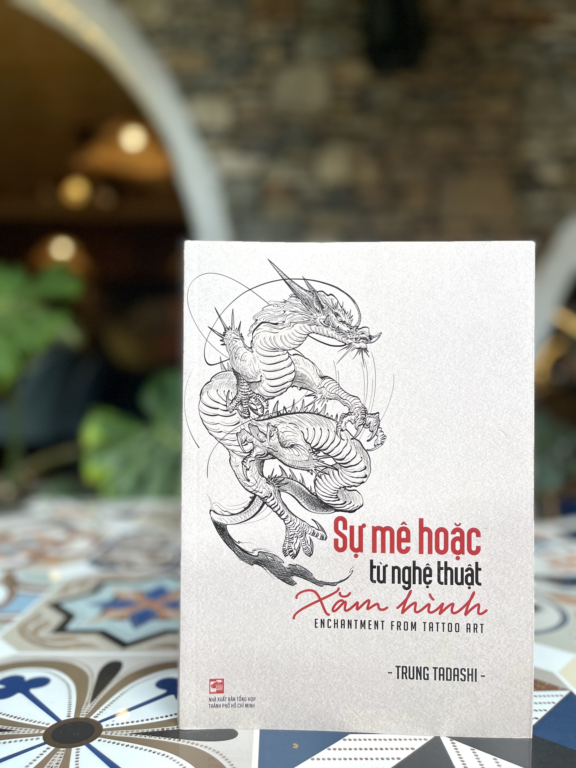 Nghệ sĩ Trung Tadashi xác lập Kỷ lục Việt Nam với cuốn sách đầu tiên giới  thiệu về nghệ thuật xăm hình Á Đông  HỘI KỶ LỤC GIA VIỆT NAM 