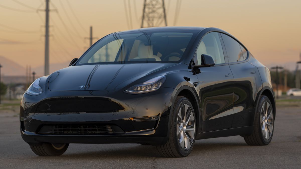Xe điện ở Mỹ lên ngôi: VinFast thuận lợi, nhưng Tesla vừa mang đến chướng ngại cực lớn - Ảnh 2.