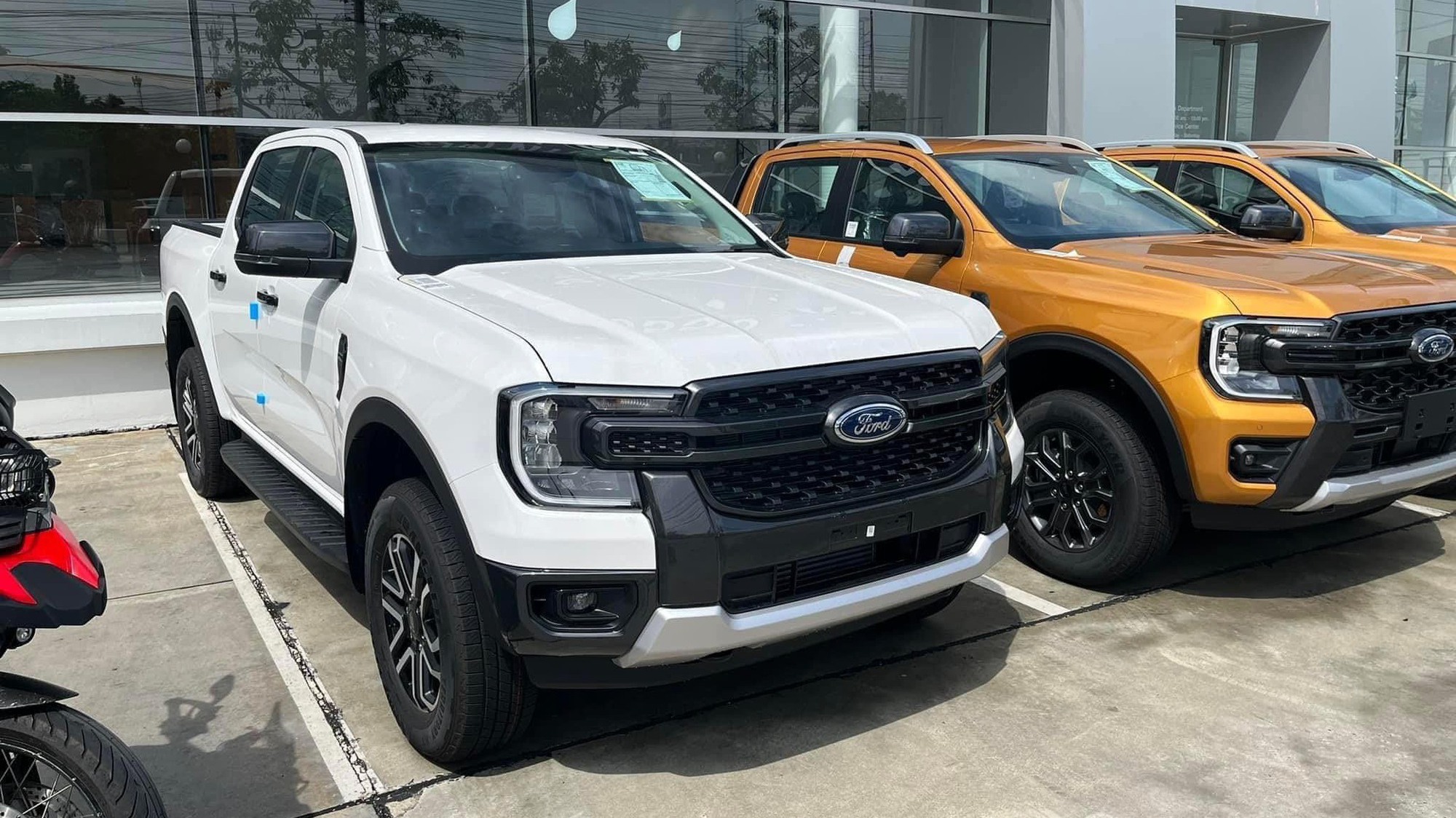 Đại lý tiết lộ trang bị Ford Ranger Sport sắp ra mắt Việt Nam: Giá 864 triệu được ngần này thứ thì Hilux khó có cửa cạnh tranh