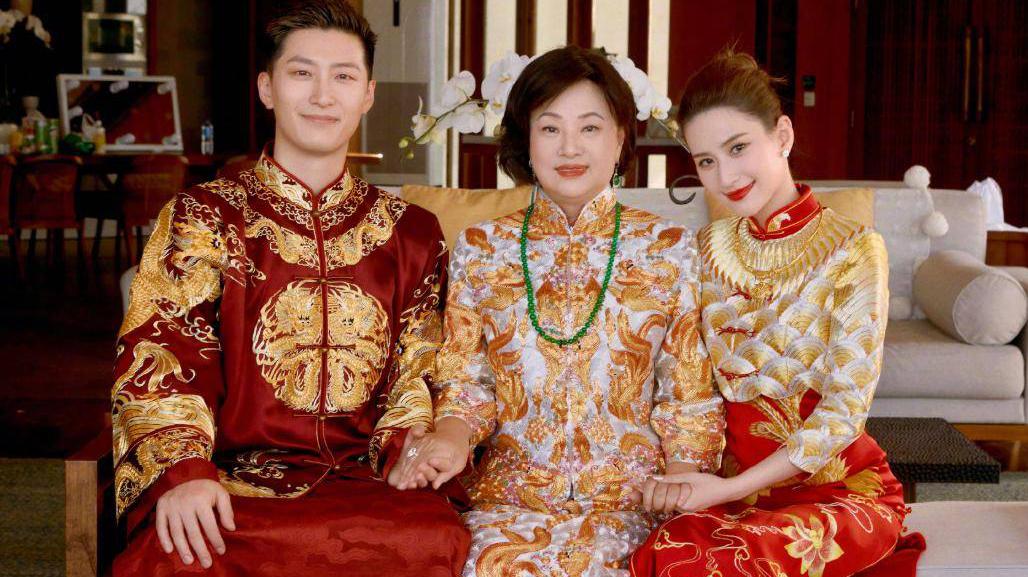 Mẹ ái nữ trùm sòng bạc Macau (Trung Quốc) lộ diện trong lễ cưới con gái và Đậu Kiêu, đập tan tin đồn không thích con rể