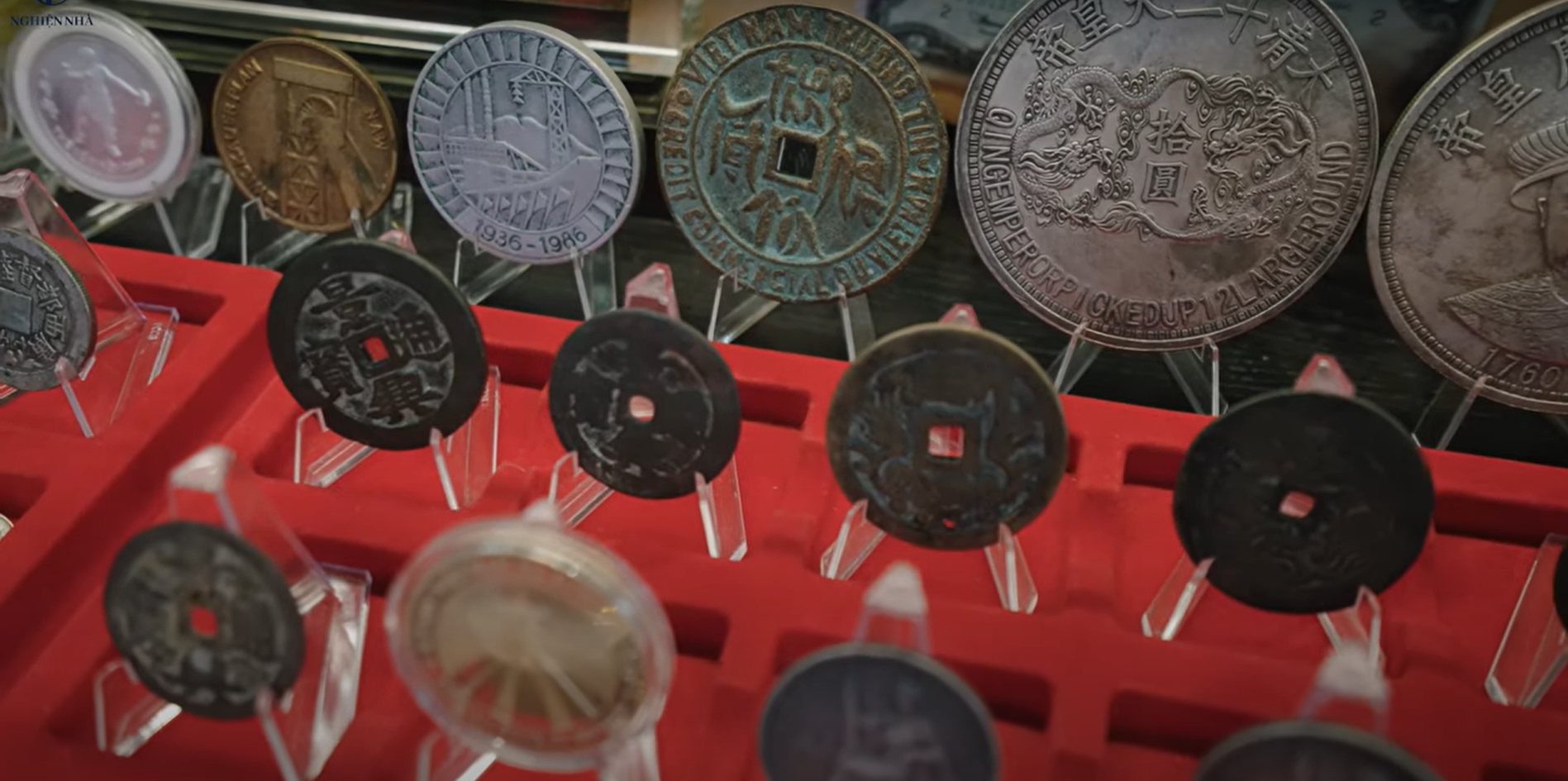 Căn biệt thự kim tiền của vua tiền tệ Hùng Bá: Tiền ‘dát’ từ ngoài cổng, choáng ngợp nhất là BST tiền cổ có loạt seri quý hiếm trị giá hơn 10 tỷ đồng - Ảnh 13.