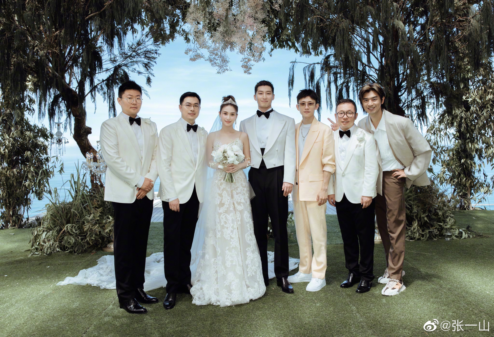 Hé lộ dàn khách mời đặc biệt trong đám cưới Đậu Kiêu và ái nữ vua sòng bài: Từ ca sĩ, diễn viên nổi tiếng Cbiz cho đến Tiểu thiên vương Hong Kong đều có mặt  - Ảnh 1.