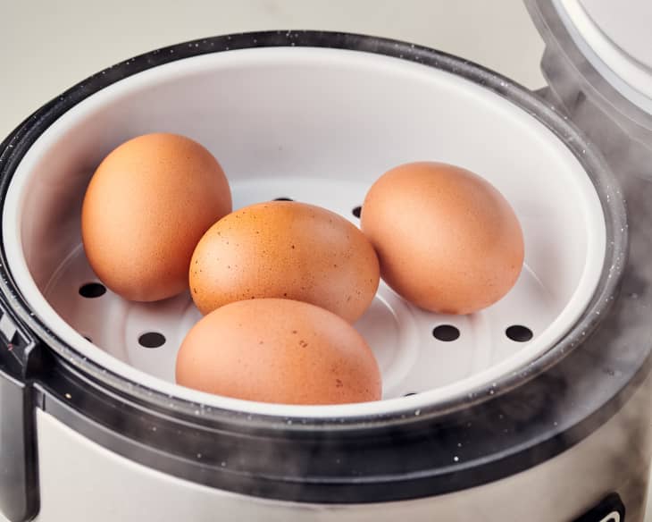 So sánh hiệu quả của 5 thiết bị có thể dùng để luộc trứng - Ảnh 2.