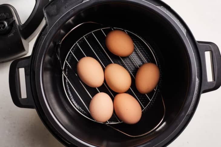 So sánh hiệu quả của 5 thiết bị có thể dùng để luộc trứng - Ảnh 5.