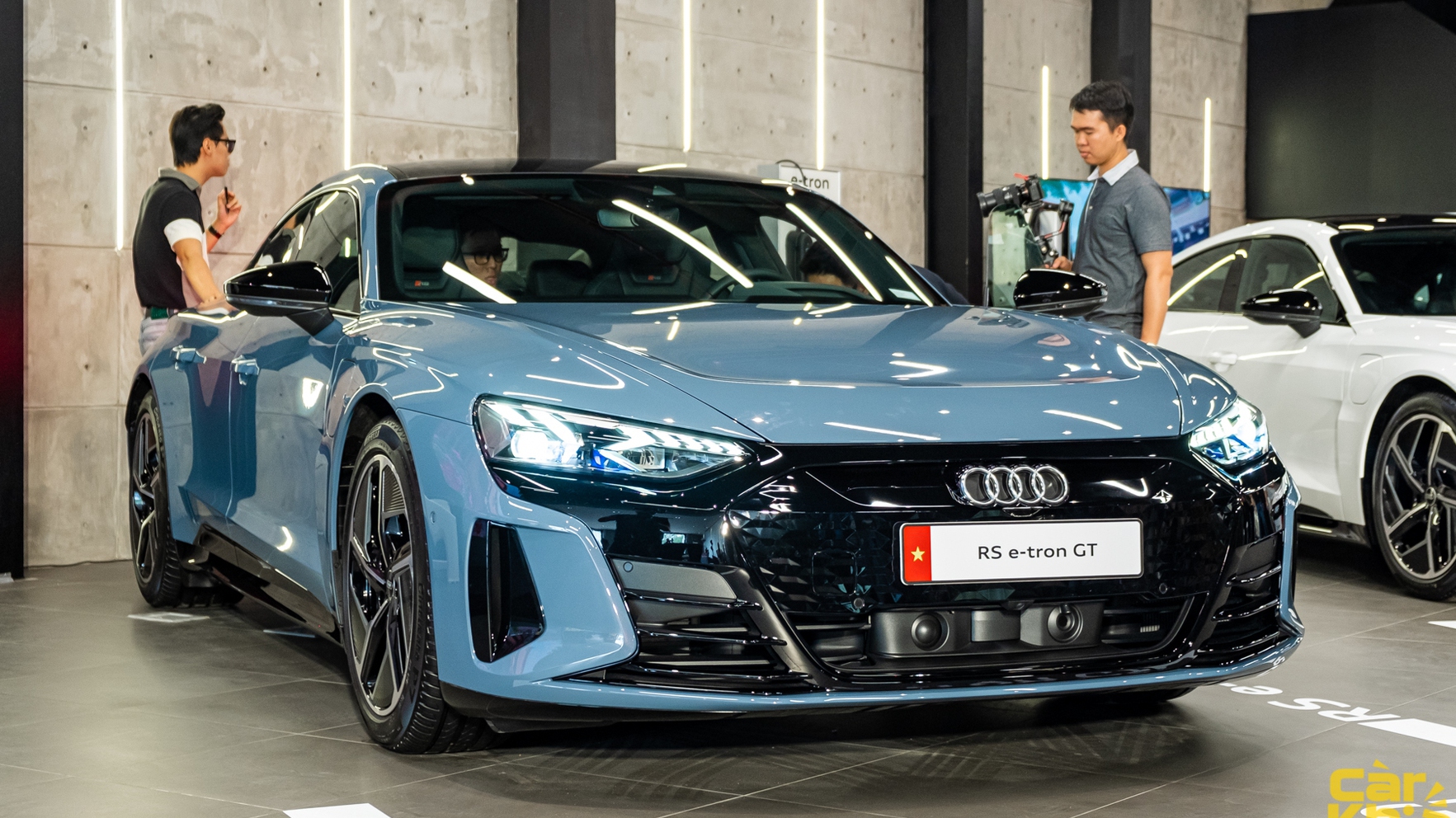 Audi RS e-tron GT giá 5,9 tỷ đồng tại Việt Nam: Sạc 5 phút đi 100km, đặt hàng 6 tháng mới có xe