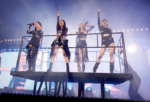 Blackpink là nhóm nữ có doanh thu cao nhất trong lịch sử với, thành tích vượt BTS - Ảnh 4.