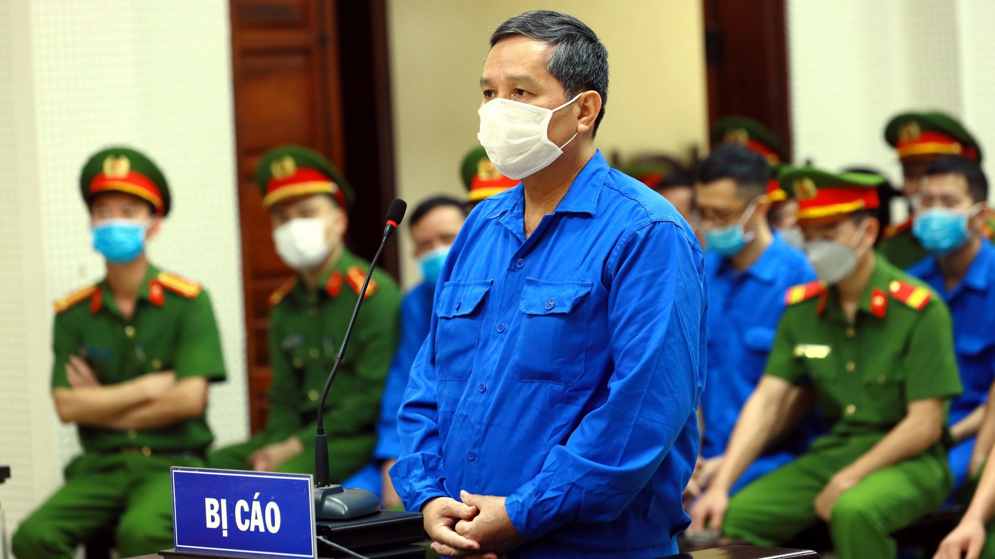 Xét xử cựu Chủ tịch UBND thành phố Hạ Long cùng 27 bị cáo