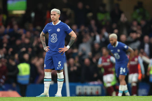 Chelsea văng khỏi top 10 Ngoại hạng Anh sau thất bại 0-2 trước Aston Villa