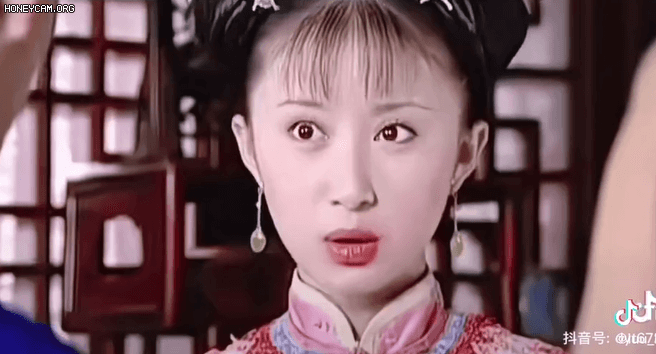 'Đối thủ Lưu Diệc Phi' mới 13 tuổi đã đẹp 'khuynh đảo' màn ảnh, giờ  xuống sắc phải đi bán hàng online - Ảnh 1.