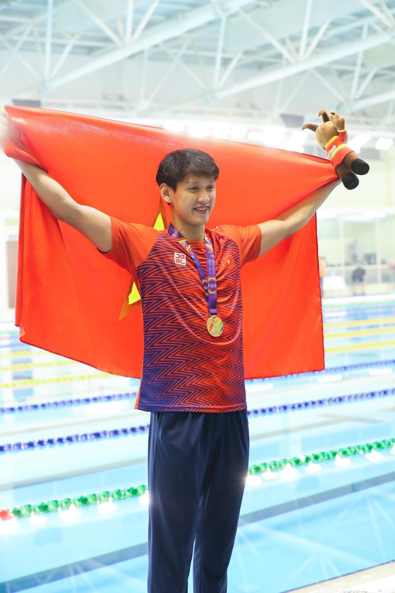 Kình ngư Hoàng Quý Phước như nam thần Hàn Quốc, thủ lĩnh đường đua xanh Việt Nam tại SEA Games 32 - Ảnh 2.