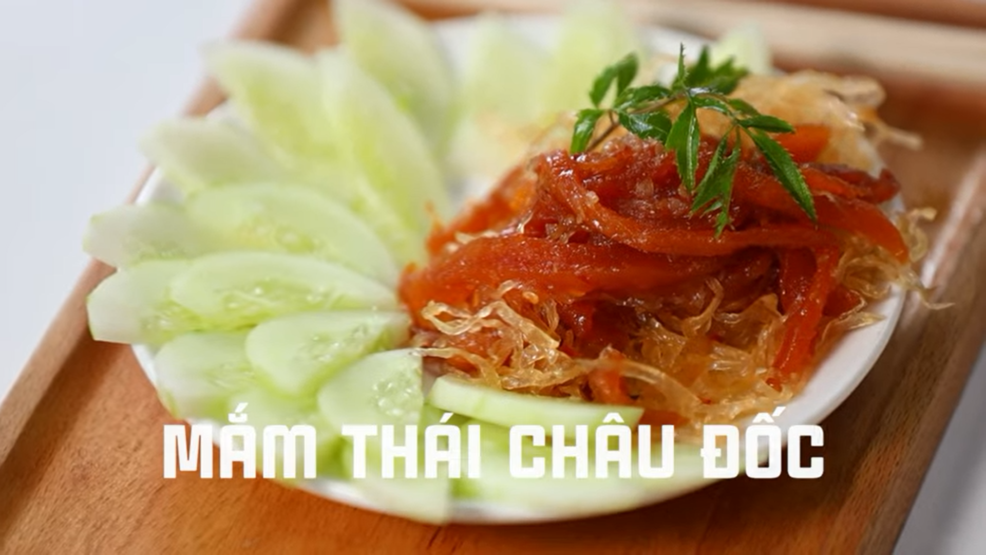 Khách Tây nếm thử các món mắm của Việt Nam: Mắm tôm ngon phết nhưng vẫn đứng sau 2 món mắm khác - Ảnh 9.