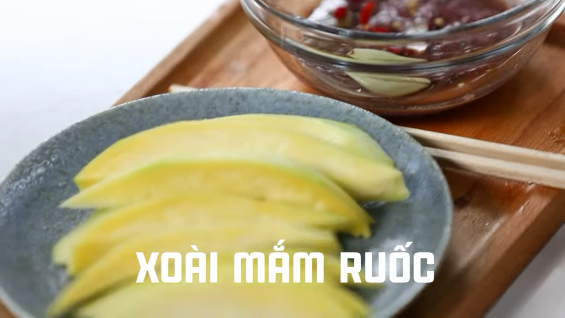 Khách Tây nếm thử các món mắm của Việt Nam: Mắm tôm ngon phết nhưng vẫn đứng sau 2 món mắm khác - Ảnh 6.