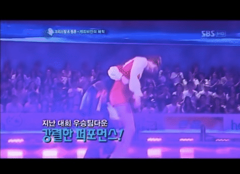 Nữ idol đuối sức ngất lịm sau khi biểu diễn, rơi khỏi cầu thang khiến các thành viên hoảng hốt  - Ảnh 5.