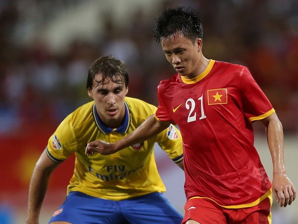 Cầu thủ duy nhất của Việt Nam ghi bàn vào lưới Arsenal giờ đang nổi như cồn ở sân phủi - Ảnh 2.