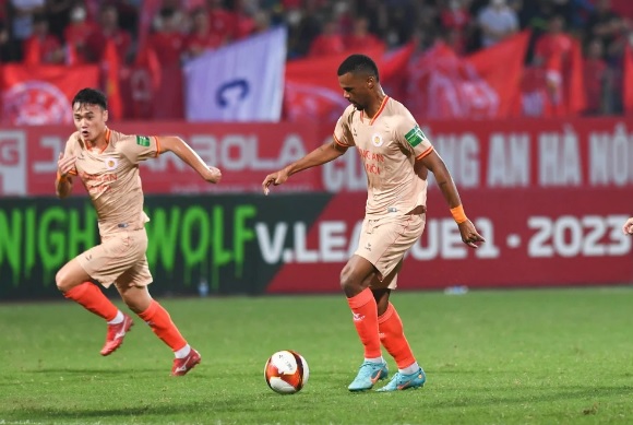 Báo Trung Quốc bất ngờ vẽ ra viễn cảnh tồi tệ cho đội bóng “mới nổi” tại Việt Nam - Ảnh 2.