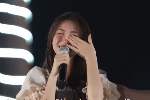 Hoà Minzy xúc động rơi nước mắt khi quay trở lại chương trình, Chi Pu cùng dàn sao nhiệt tình nhún nhảy cổ vũ - Ảnh 3.