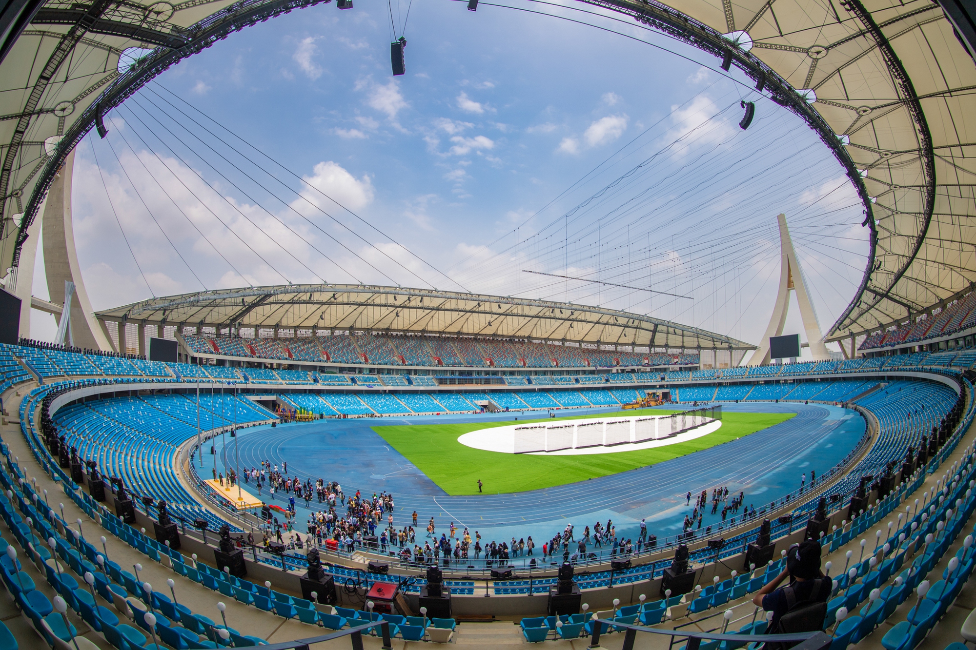 Khám phá sân vận động trăm triệu USD tổ chức lễ khai mạc SEA Games 2023 - Ảnh 1.
