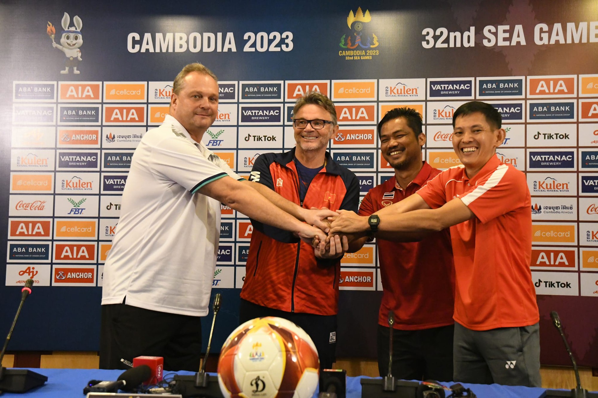 HLV Troussier: 'U22 Việt Nam chờ để chơi thứ bóng đá tốt nhất' - Ảnh 4.