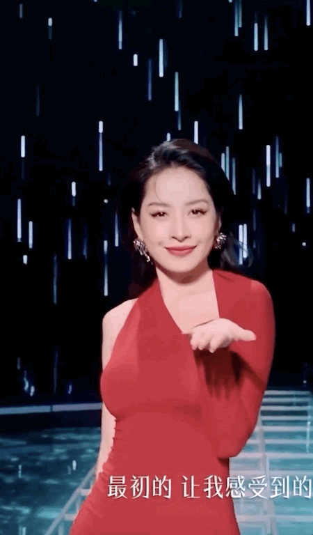 Zoom cận khoảnh khắc nét căng của Chi Pu trên show Trung Quốc: Nhan sắc cuốn hút từng milimet, 1 chi tiết gây bão  - Ảnh 3.