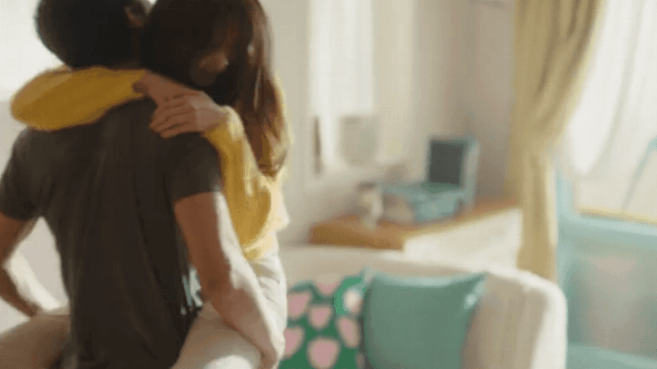 'Người thầy y đức 3' đã chiếu: Ahn Hyo Seop – Lee Sung Kyung 'phát cẩu lương' trên sofa, còn có nụ hôn cực ngọt 