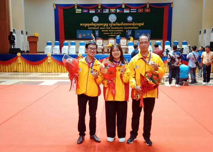 Diệu Uyên và Hồng Nhung, hot-girl tuyển cờ ốc của đội tuyển Việt Nam tại SEA Games 32 - Ảnh 4.