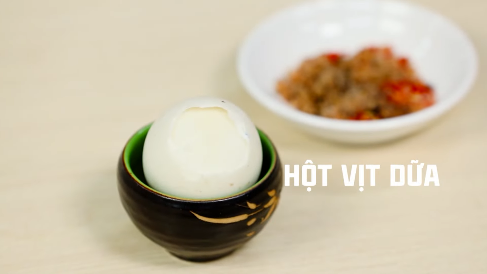 Khách Tây thưởng thức các món trứng của Việt Nam: Món đáng sợ nhất thế giới hóa ra lại ngon không tưởng - Ảnh 5.