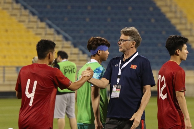 Thầy Park nói thẳng về HLV Troussier sau khi chứng kiến U23 Việt Nam toàn thua tại Doha Cup - Ảnh 3.