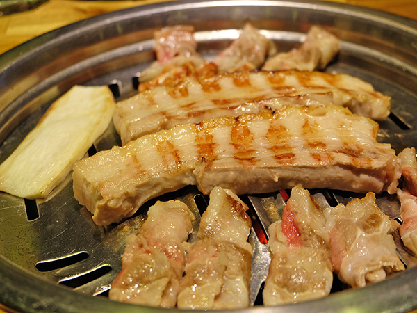 Tỷ lệ mắc bệnh ung thư cao ở Trung Quốc là do ăn quá nhiều thịt lợn: 3 phần lợn nên ăn càng ít càng tốt - Ảnh 1.
