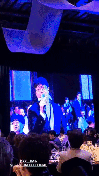 Đám cưới Lee Seung Gi - Lee Da In hoá concert: Chú rể quỳ hát tặng cô dâu, Lee Hong Ki gây sốt với nhạc phim The Heirs - Ảnh 6.