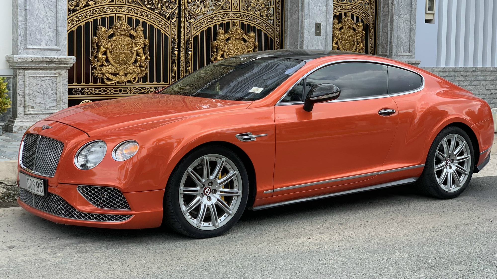 Bentley Continental GT 19 năm tuổi rao bán gần 3 tỷ, người bán trấn an 'đã đi xe xịn thì đừng lo tốn xăng'