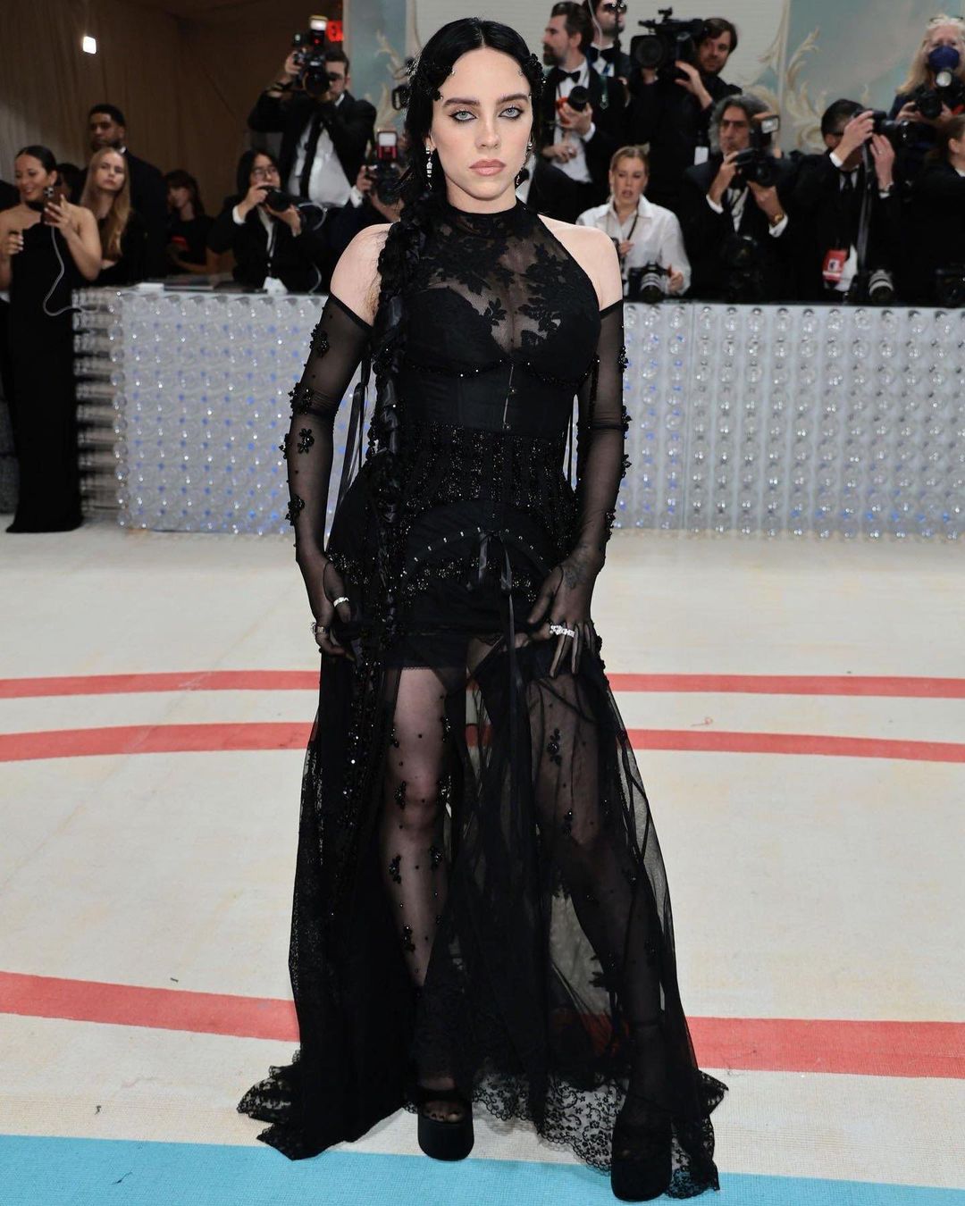 Met Gala 2023: Anne Hathaway xứng danh nữ thần, Rihanna đến muộn vẫn tạo spotlight, biệt đội châu Á có ăn đứt hội IT Girl quốc tế? - Ảnh 15.