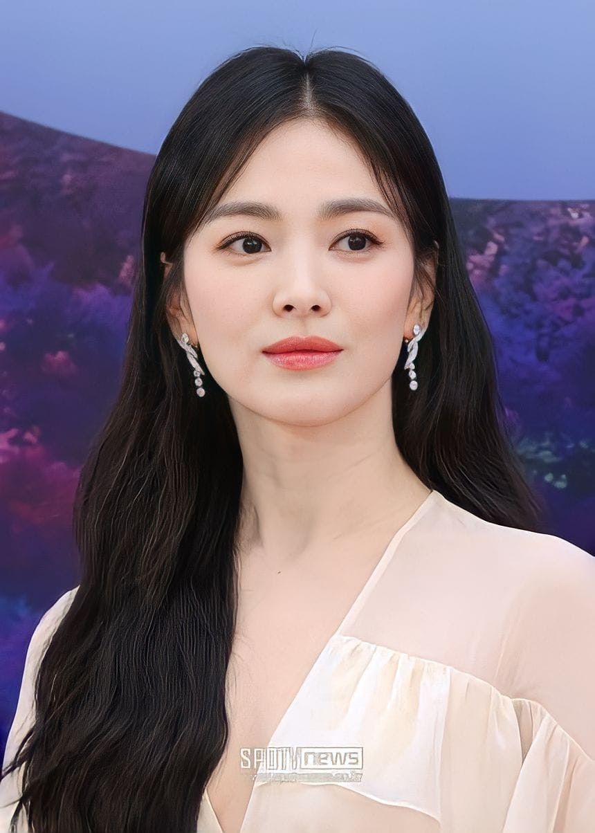 Song Hye Kyo, IU đeo trang sức tiền tỷ dự Baeksang 2023, ai đầu tư hơn? - Ảnh 2.