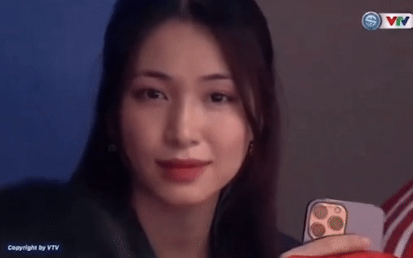Bắt cận nhan sắc Hòa Minzy đi cổ vũ tuyển Việt Nam ở SEA Games, visual dưới ống kính nhà đài ra sao? - Ảnh 3.