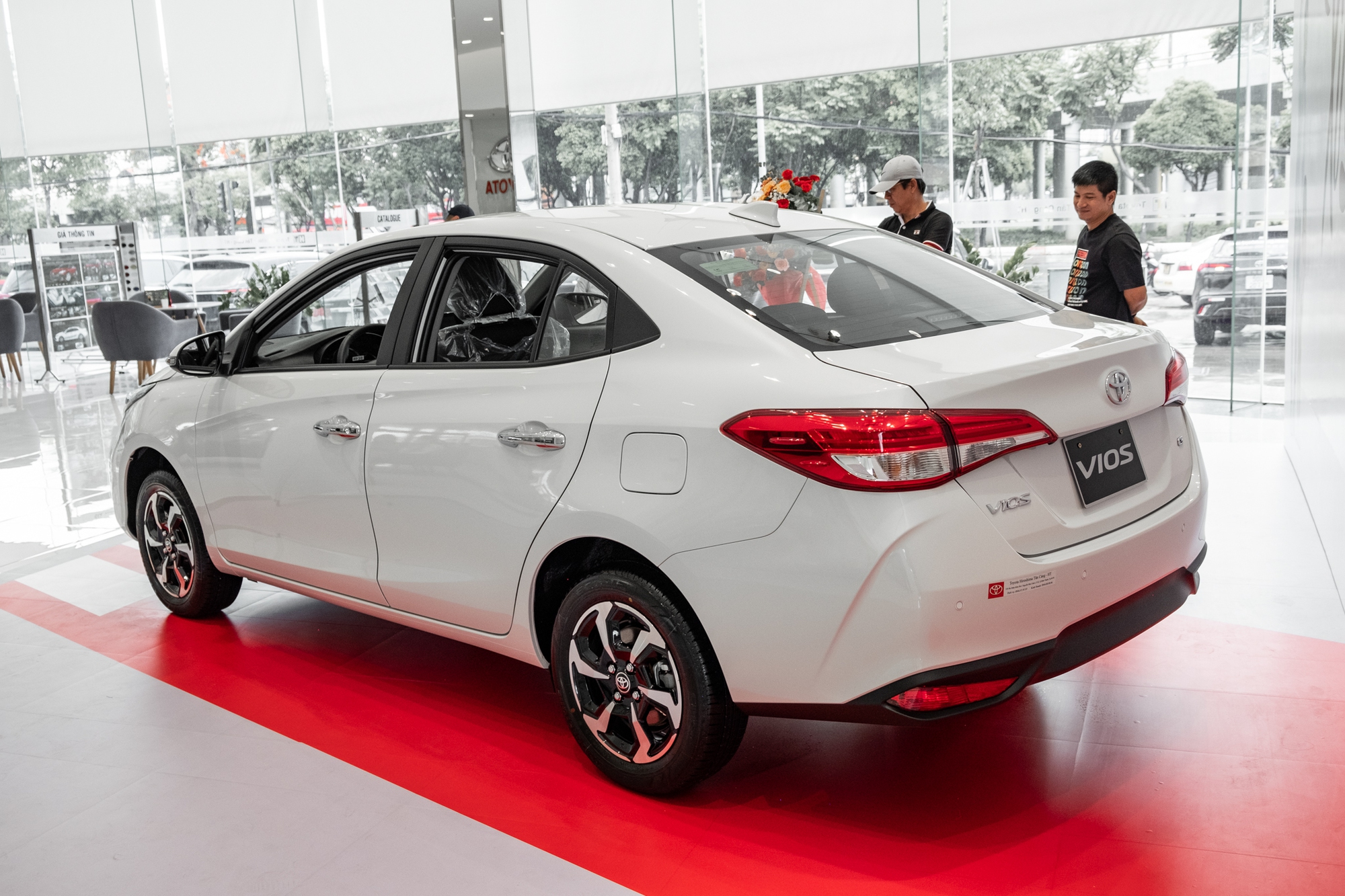 Toyota Vios 2023 chốt giá từ 479 triệu đồng tại Việt Nam: Thêm trang bị nhưng rẻ hơn, bản base hạ giá còn gần ngang Accent - Ảnh 3.