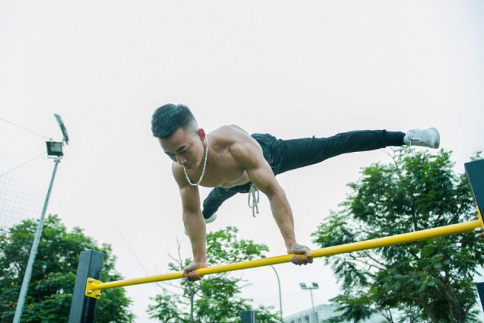 Nam sinh FPT nắm xà luyện street workout mỗi ngày, vì trường đầu tư sân tập xịn thế cơ mà - Ảnh 5.
