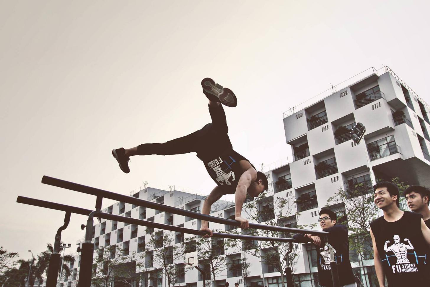 Nam sinh FPT nắm xà luyện street workout mỗi ngày, vì trường đầu tư sân tập xịn thế cơ mà - Ảnh 7.
