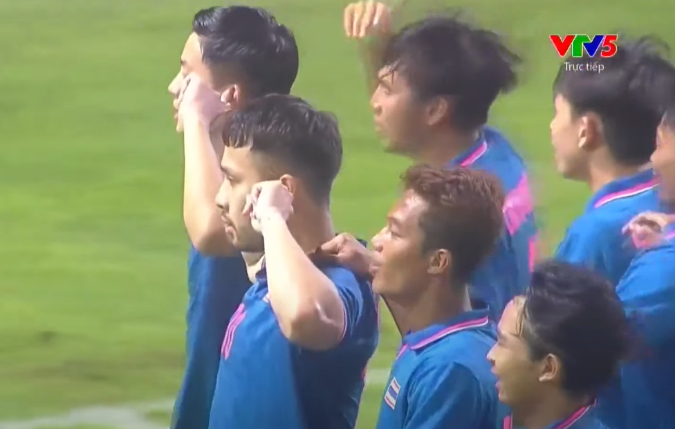 HLV Park Hang-seo chưa ngồi nóng chỗ, học trò cưng đã 'vấp cỏ' khiến ...