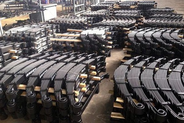 Được quảng cáo là bền đẹp nhưng dao rèn bằng thép nhíp ô tô vẫn có những nhược điểm? - Ảnh 1.