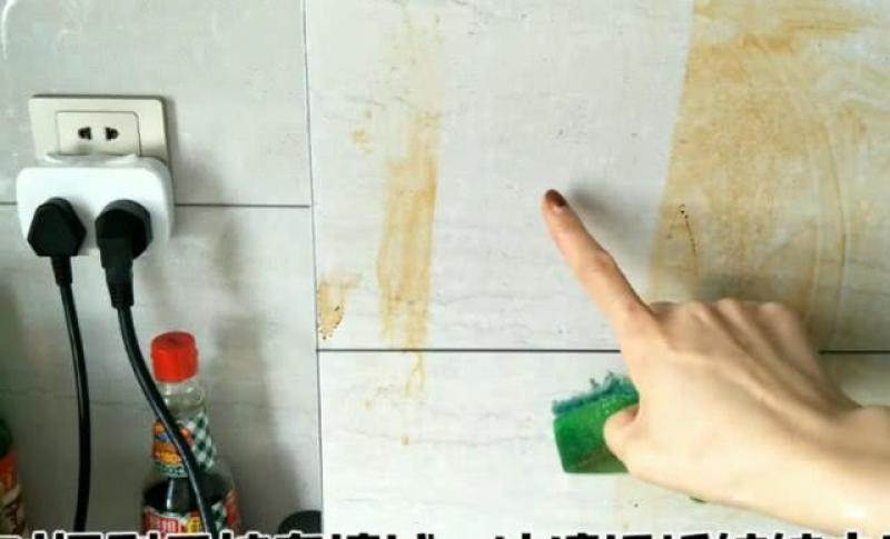 Trộn nước giải khát có gas với xà phòng - mẹo giúp làm sạch mọi góc bẩn trong phòng tắm - Ảnh 4. Trộn nước giải khát có gas với xà phòng - mẹo giúp làm sạch mọi góc bẩn trong phòng tắm - Ảnh 4.