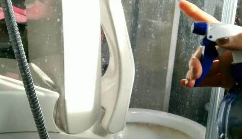 Trộn nước giải khát có gas với xà phòng - mẹo giúp làm sạch mọi góc bẩn trong phòng tắm - Ảnh 5. Trộn nước giải khát có gas với xà phòng - mẹo giúp làm sạch mọi góc bẩn trong phòng tắm - Ảnh 5.