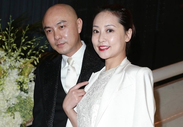 Trương Vệ Kiện và Trương Tây gắn bó 25 năm, nên  vợ chồng tròn 16 năm