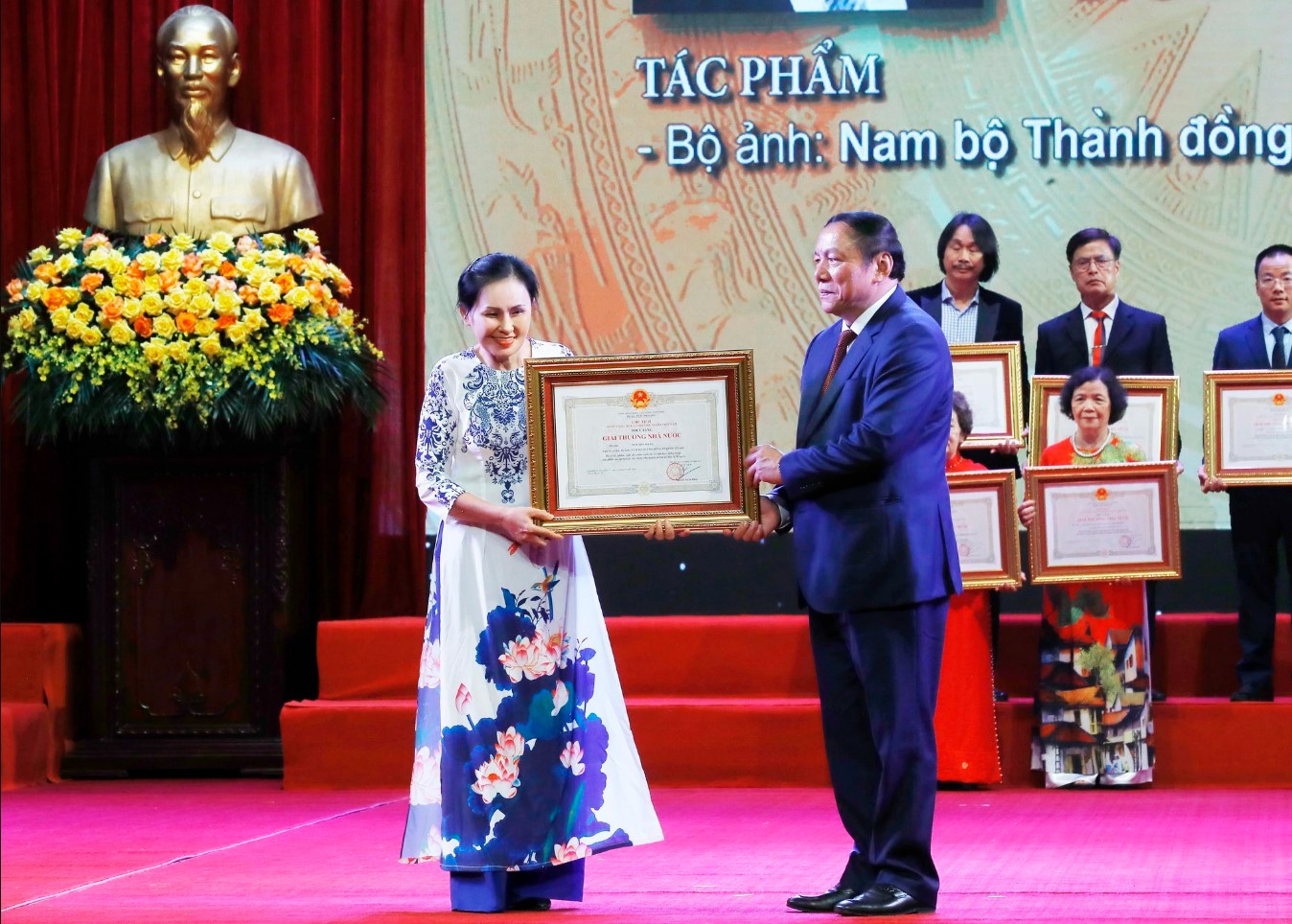 Lễ trao tặng Giải thưởng Hồ Chí Minh, Giải thưởng Nhà nước về văn học, nghệ thuật năm 2022 - Ảnh 12.