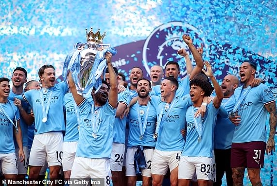 Toàn cảnh Man City ăn mừng chức vô địch Ngoại hạng Anh - Ảnh 10.