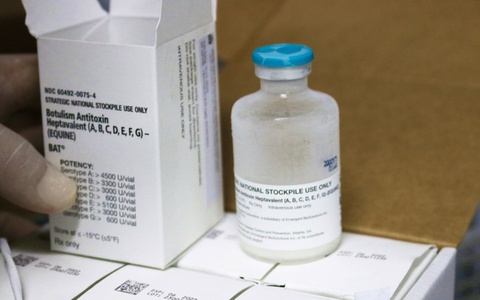 Sáu lọ thuốc hiếm WHO viện trợ khẩn cấp đã về đến Việt Nam để cứu bệnh nhân ngộ độc botulinum - Ảnh 1.
