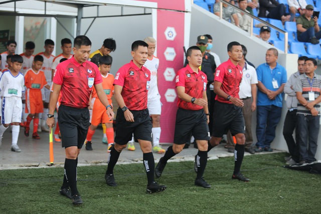Bóng đá Việt Nam ngày 29/5: Trọng tài Thái Lan cầm còi ở vòng 10 V-League - Ảnh 2.