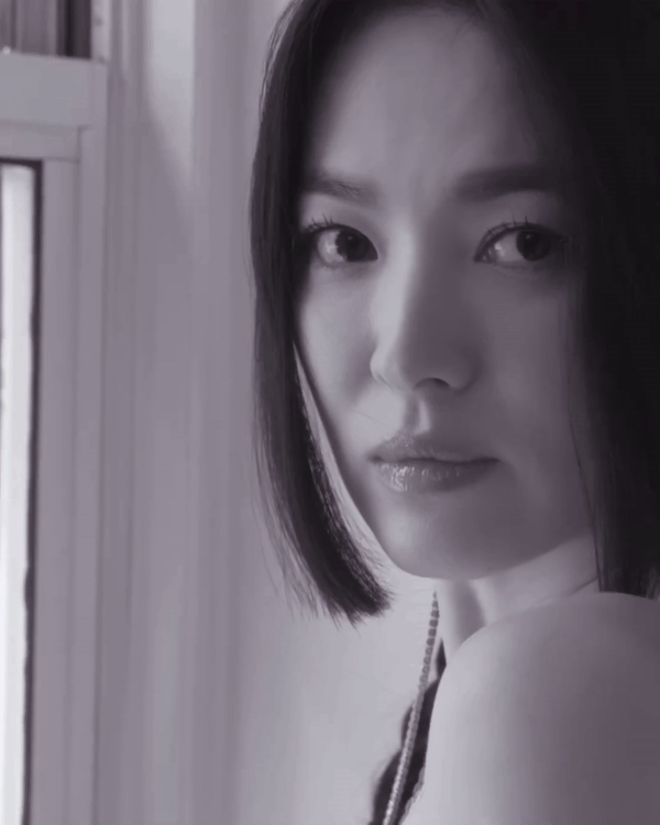 Song Hye Kyo gây chú ý trong clip hậu trường Met Gala 2023: Phải zoom thật kỹ cận mặt và hình slow motion mới thấy điểm trừ này - Ảnh 6.