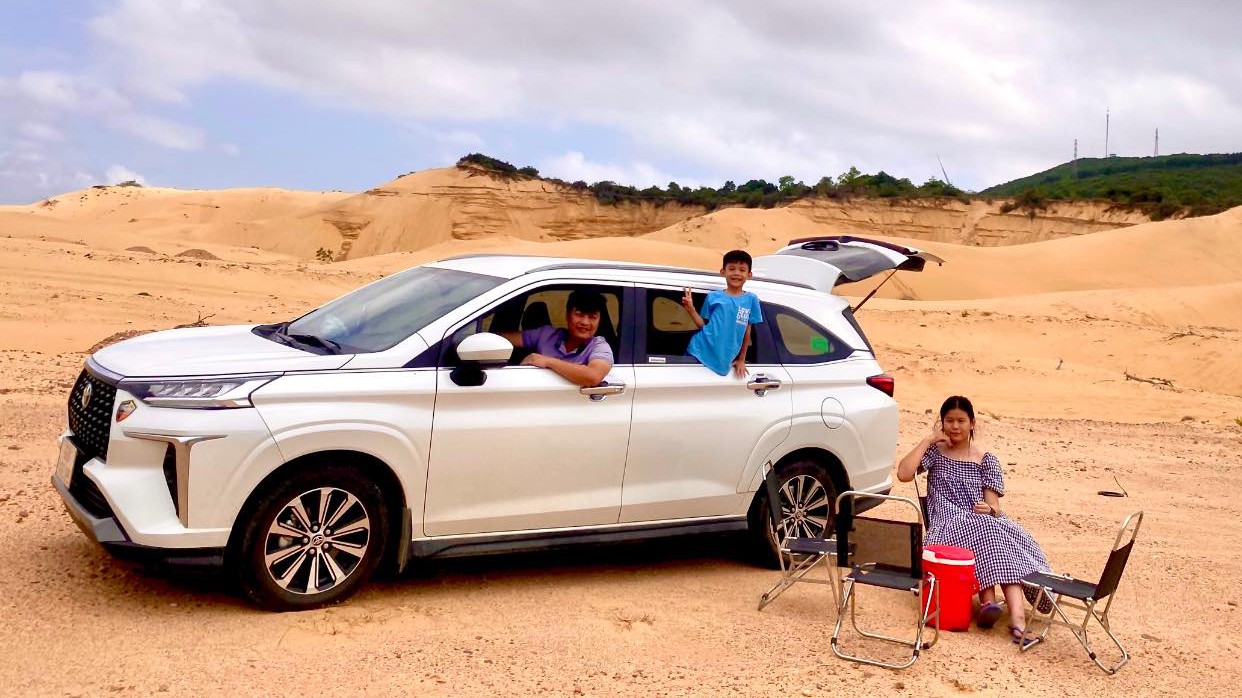 Ham vui đem Toyota Veloz đi đồi cát ở Bình Định rồi suýt sa lầy, chủ xe thoát nạn nhờ ‘nảy số’ nhớ ra mẹo đọc trên mạng
